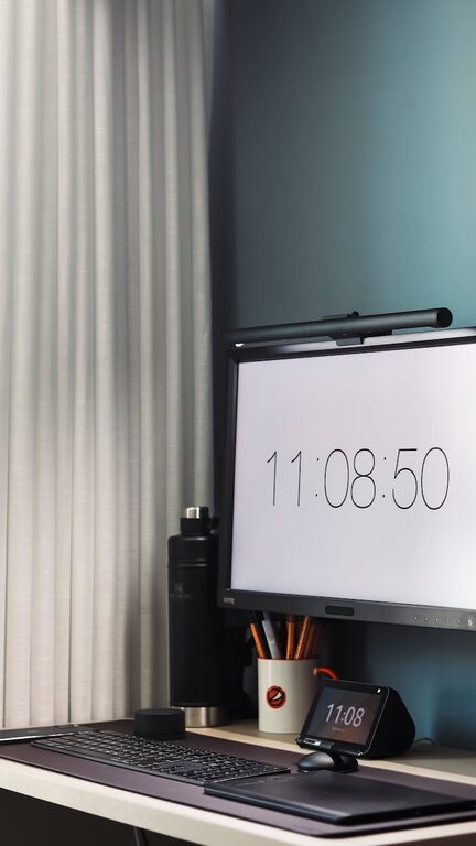 Cum să organizezi spațiul de lucru acasă pentru productivitate și confort